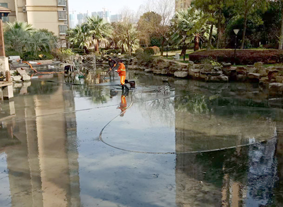 革吉景观池淤泥清理
