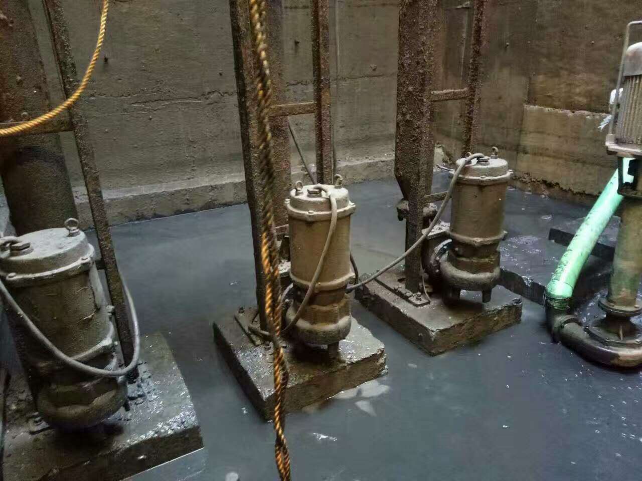 革吉污水池清理