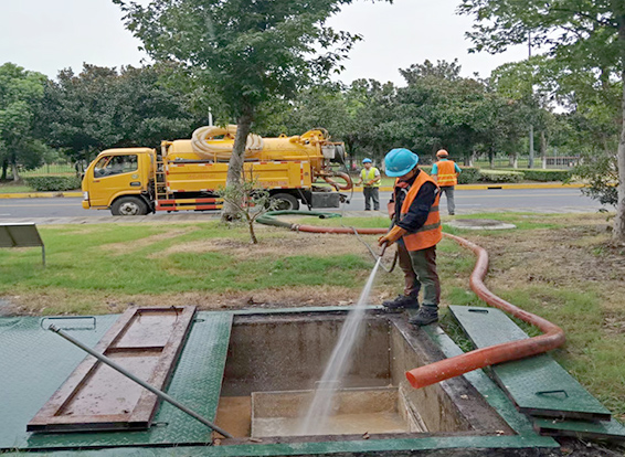 革吉化油池清理