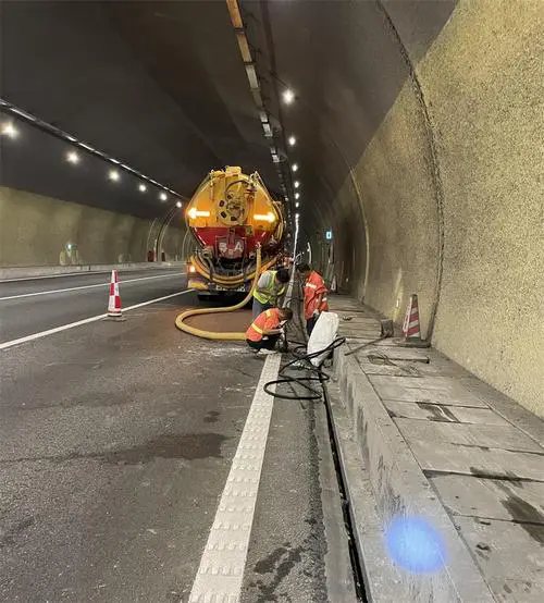 革吉隧道排水渠清淤